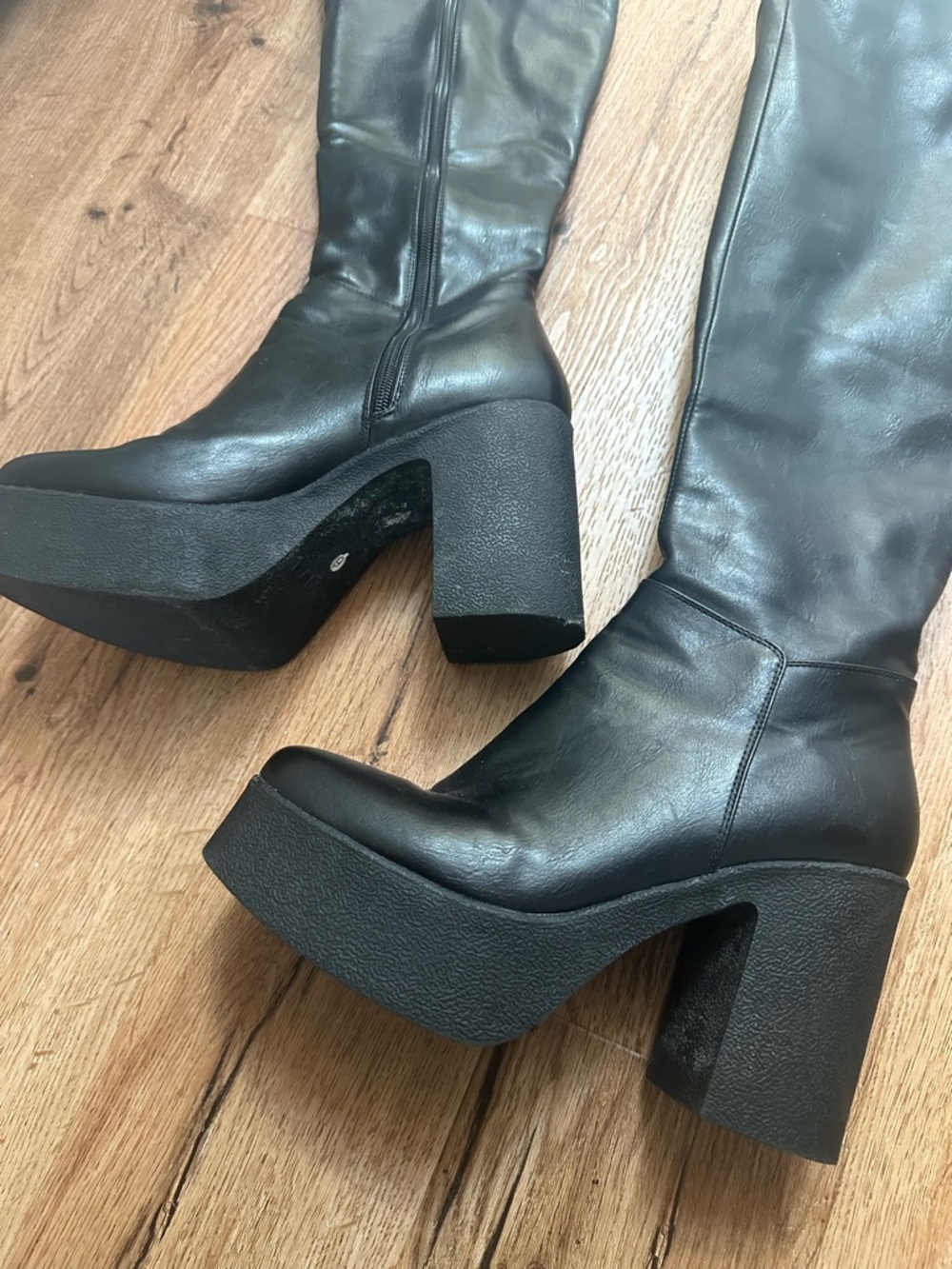 La Moda Women’s Black Platform Knee-High Boots - Picture 3 of 7